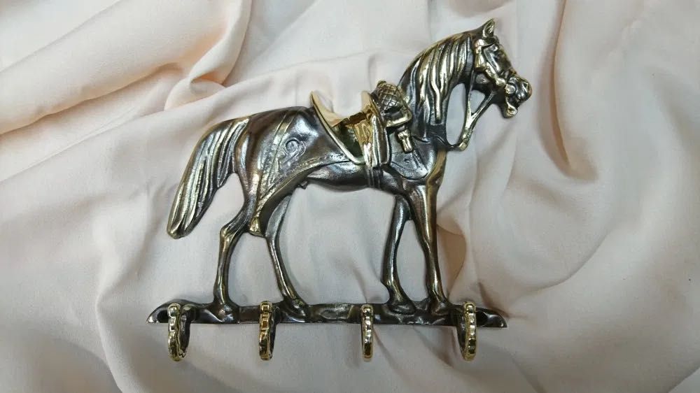 Koń wieszak mosiężny