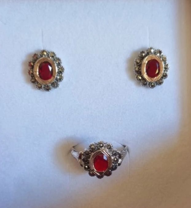 Conjunto contrastado em ouro e prata com pedras marcassites