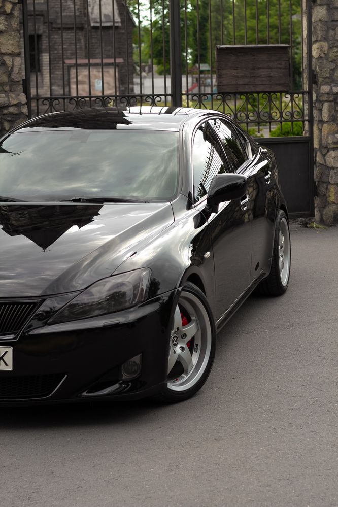 Продам LEXUS IS 250 2,5 бензин v6 Задний привод МКПП макс комплектация