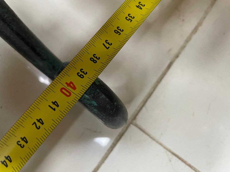 Banco artistico em ferro com almofada