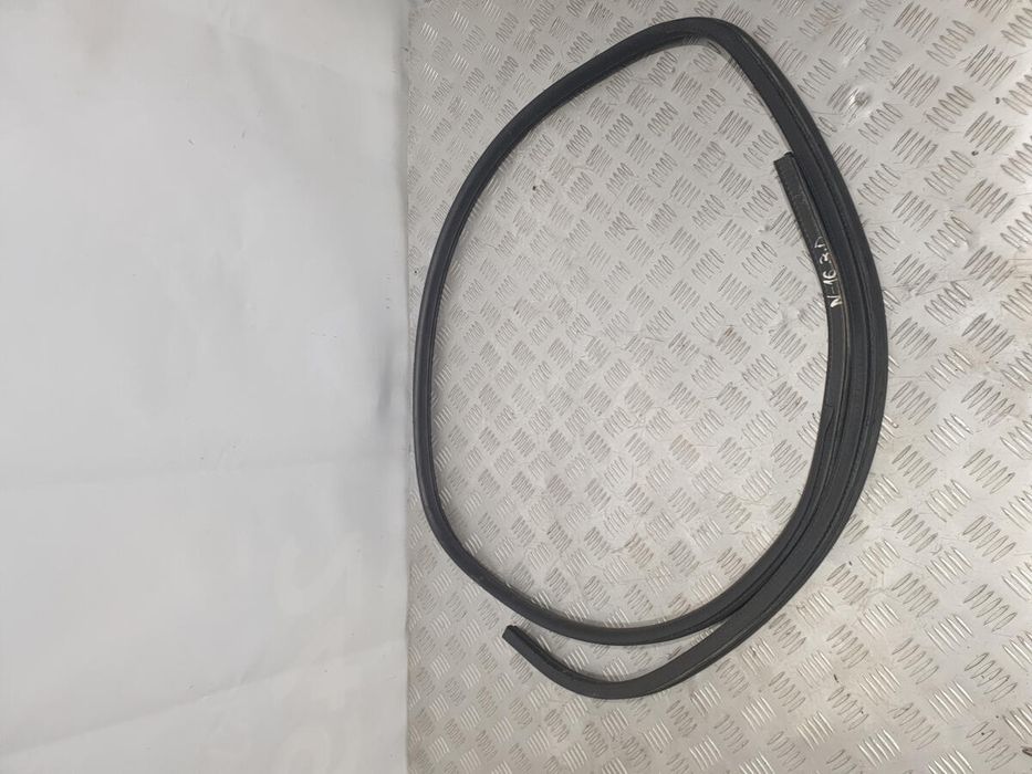 Уплотнитель двери задней левый Nissan Almera N16 2000-2006 разборка