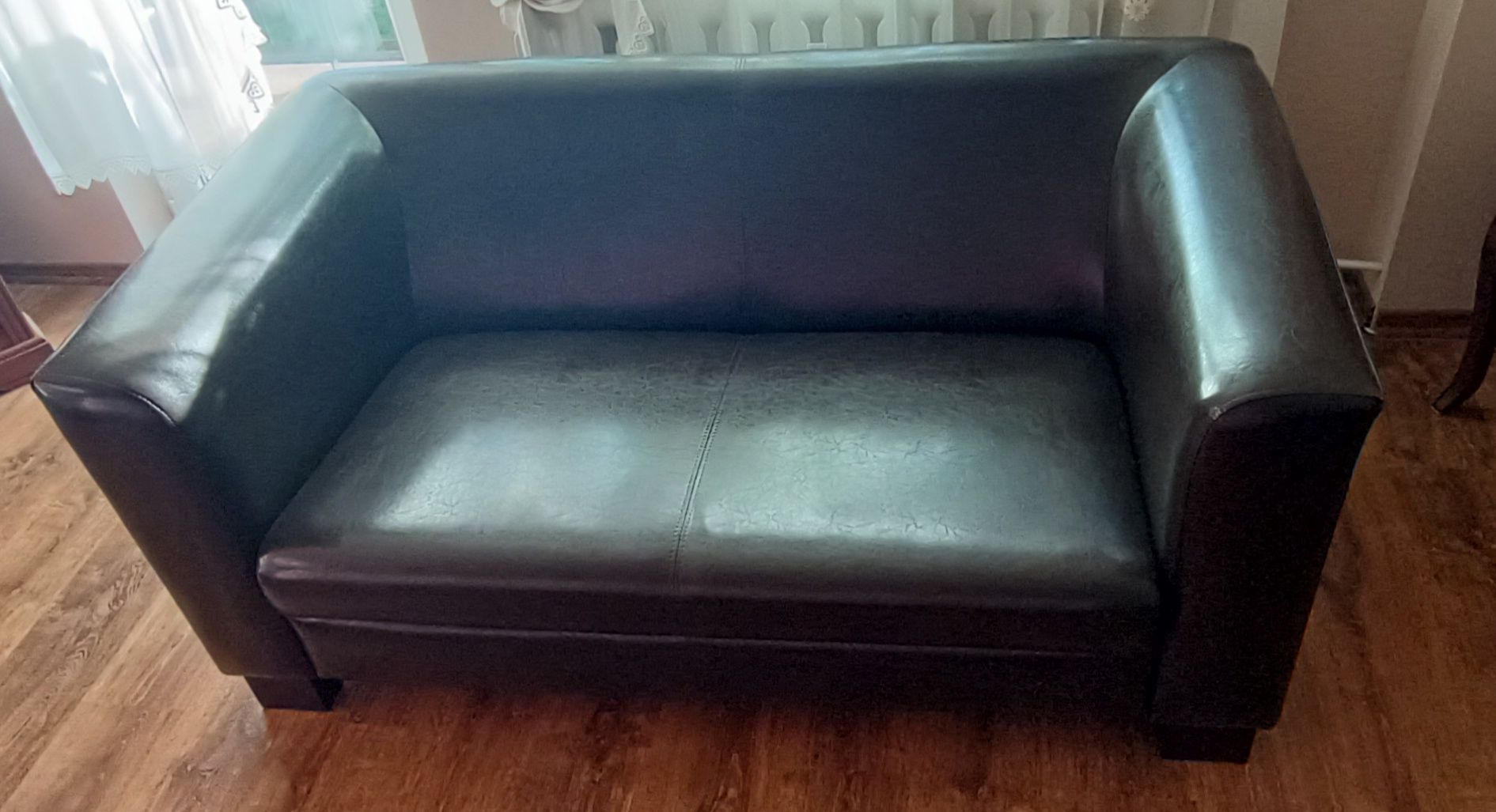 Dwuosobowa sofa w kolorze mokka