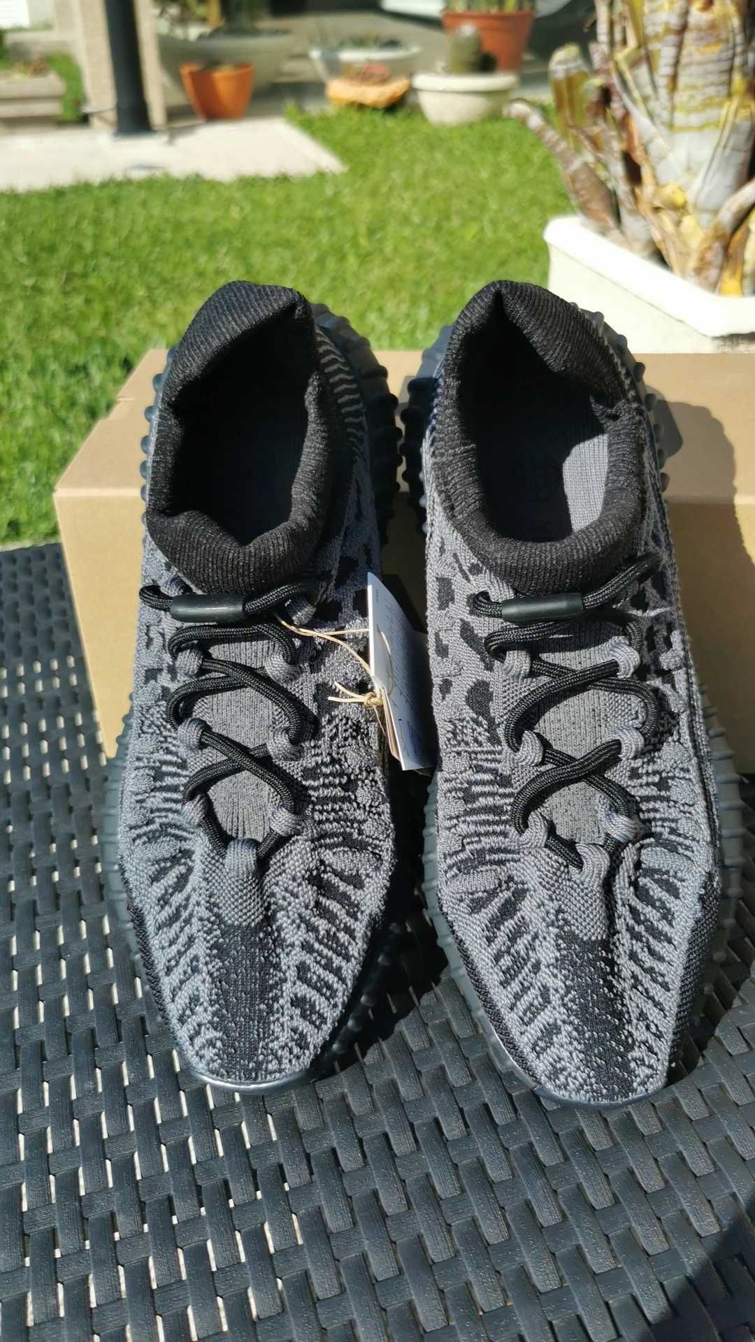 Yeezy 350 V2 Cmpct Slate Onyx