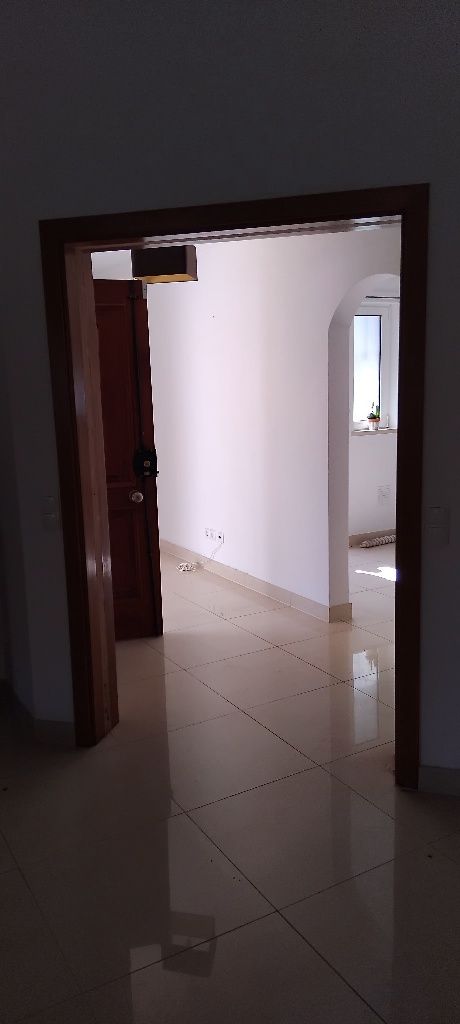 Portas de sala em madeira boa.