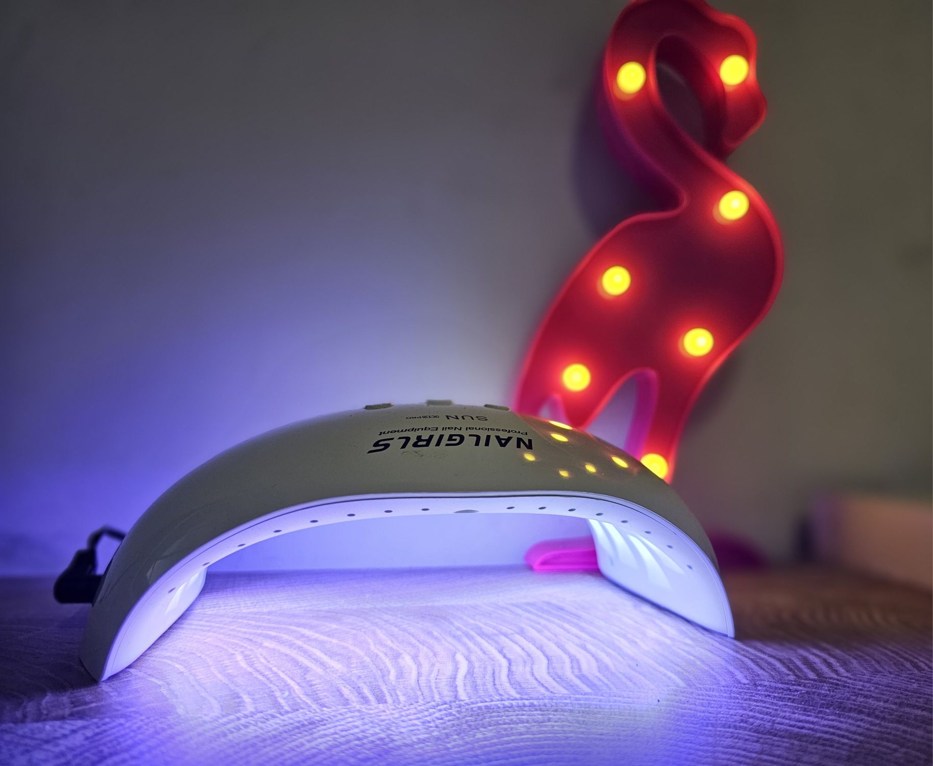 Lampa UV do paznokci hybrydy