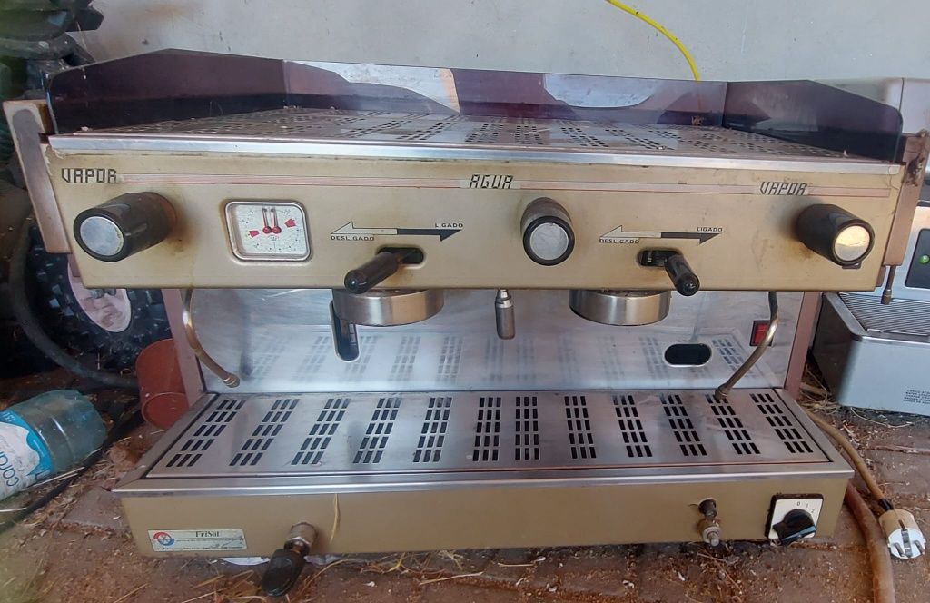 Maquina de tirar cafes