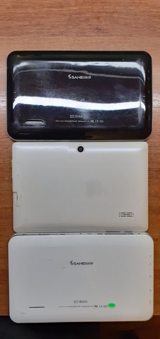 Продам планшеты на запчасти.