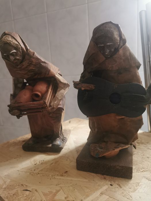 Bonecos em pasta de papel