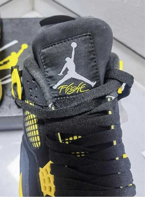Jordan 4 Retro Thunder R.40