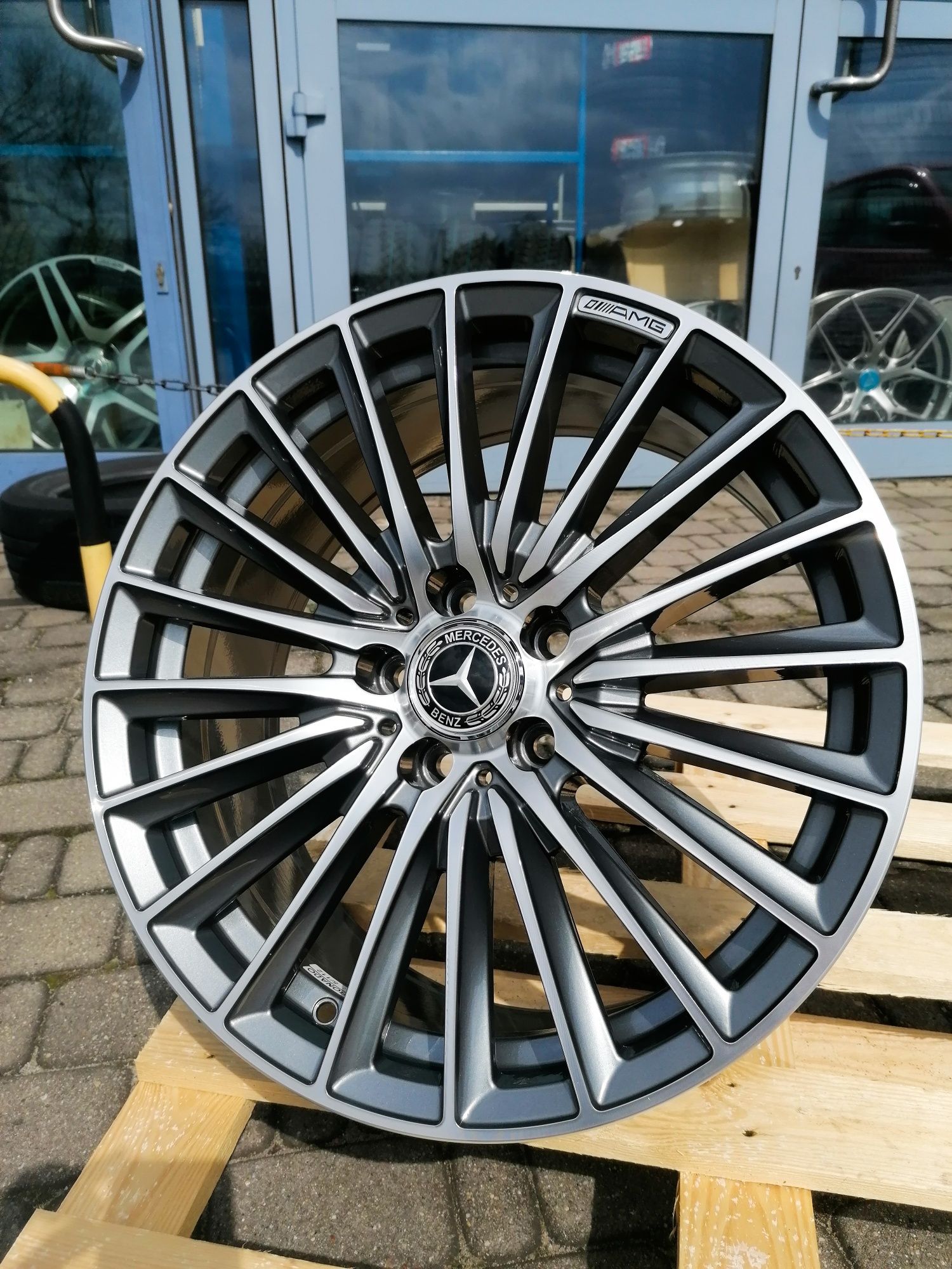 Felgi aluminiowe Mercedes A B C CLA GLA GLC GLK E AMG 18" grafitowe