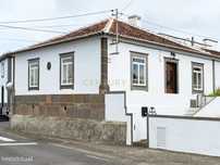 Excelente moradia T2 remodelada na Vila das Lajes