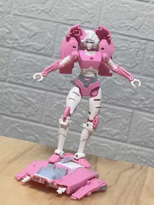 Трансформер Арсі Transformers War for Cybertron Deluxe Arcee Hasbro