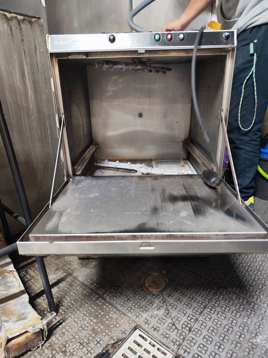 Maquina de lavar loiça para restauração