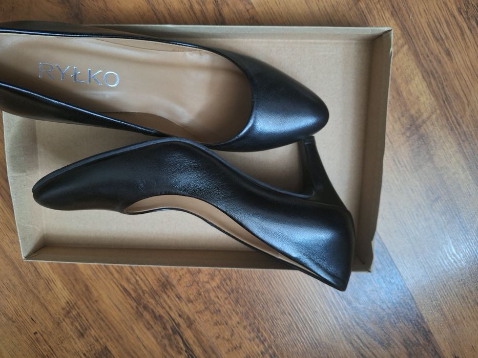 Czółenka, półbuty, szpilki czarne Ryłko