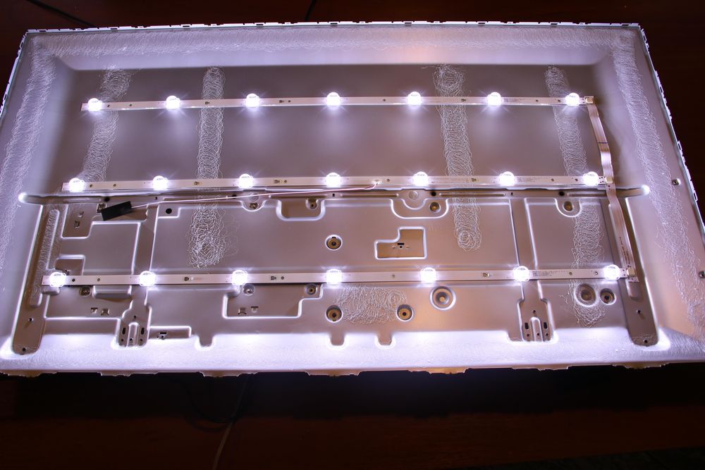 ТВ Kivi 40fb50bu разбитый