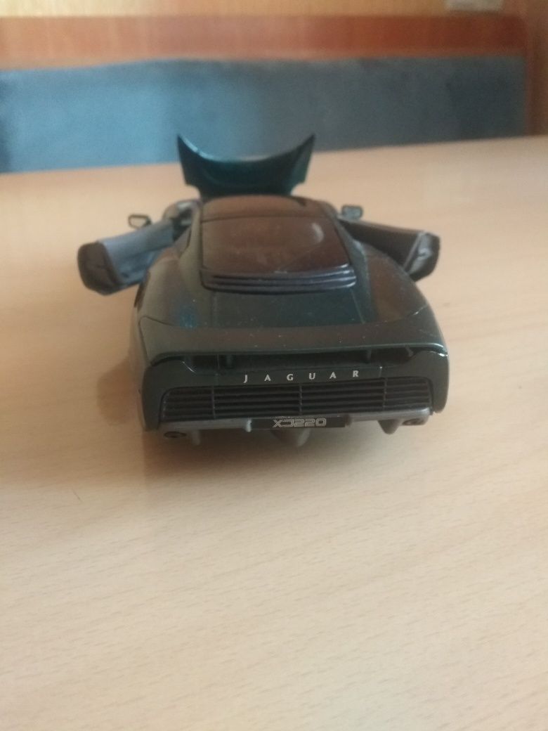 Модель Ягуар Jaguar XJ220 1:24 Maisto