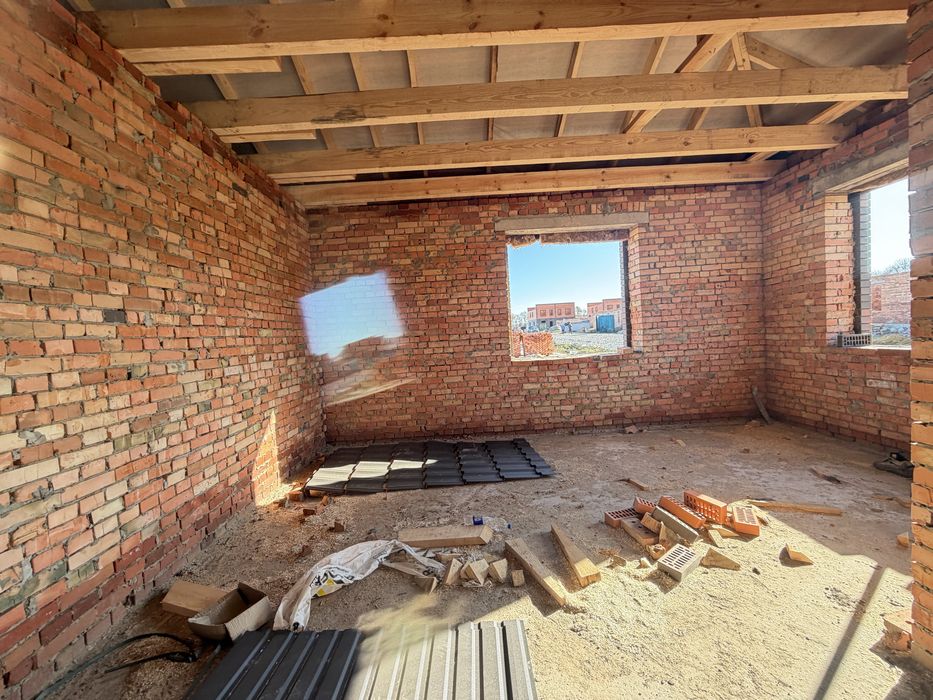 Окремий будинок у новому котеджному містечку