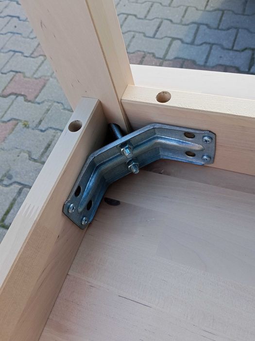 stol jasny z drewna brzozowego