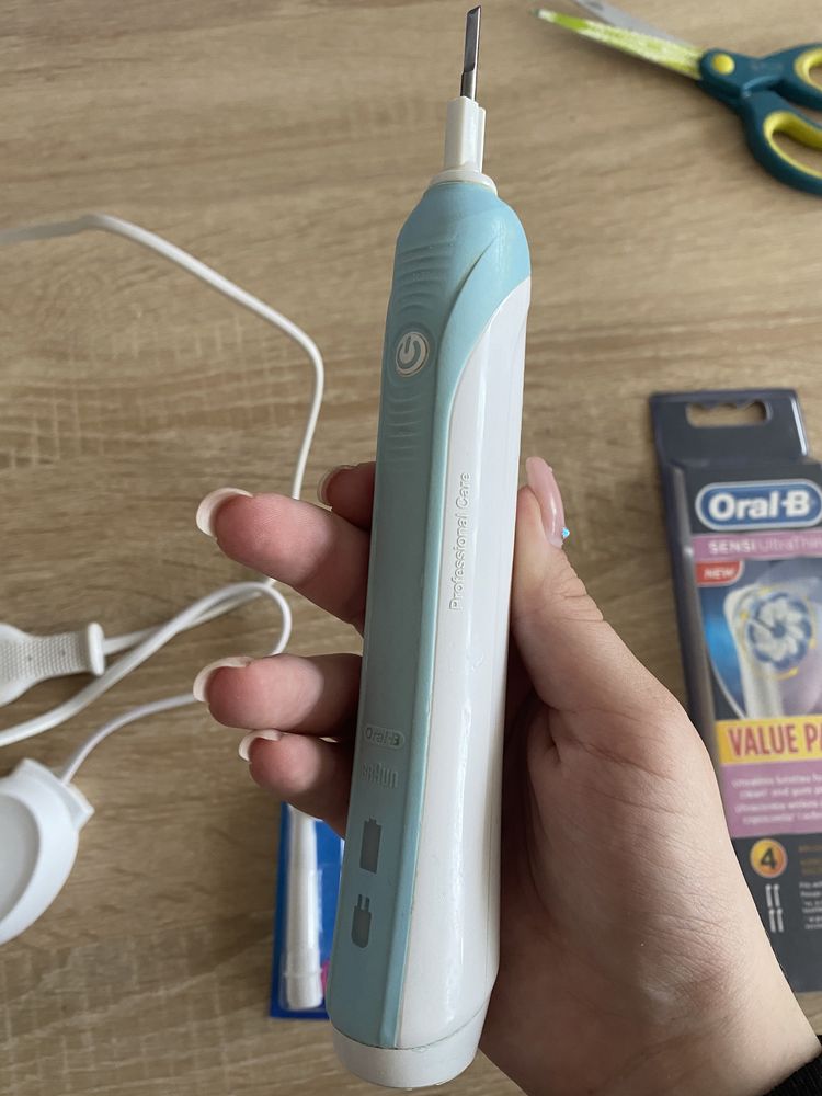 elektryczna szczoteczka do zębów oral b