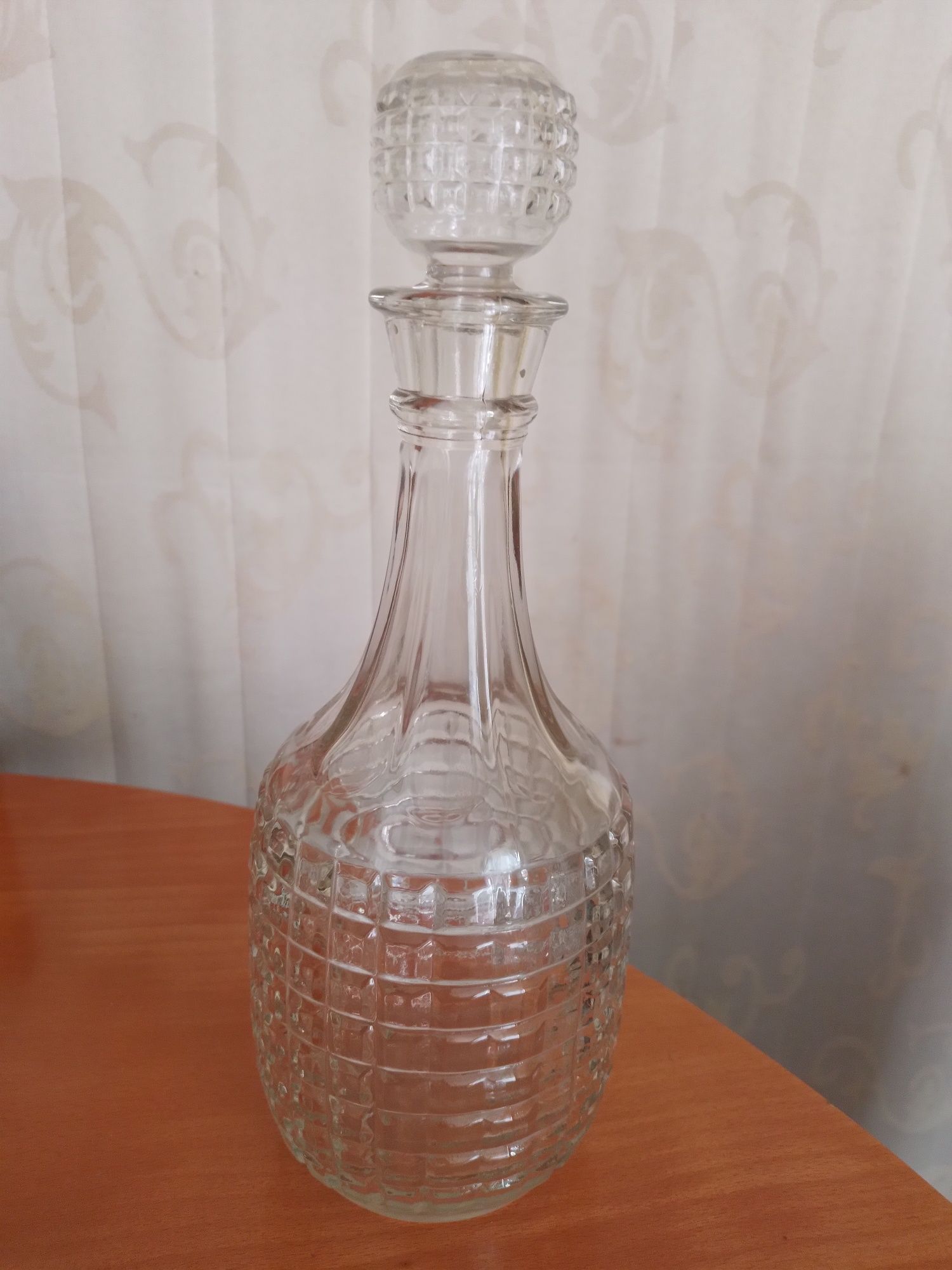 Karafka wintage ze szkla prasowanego