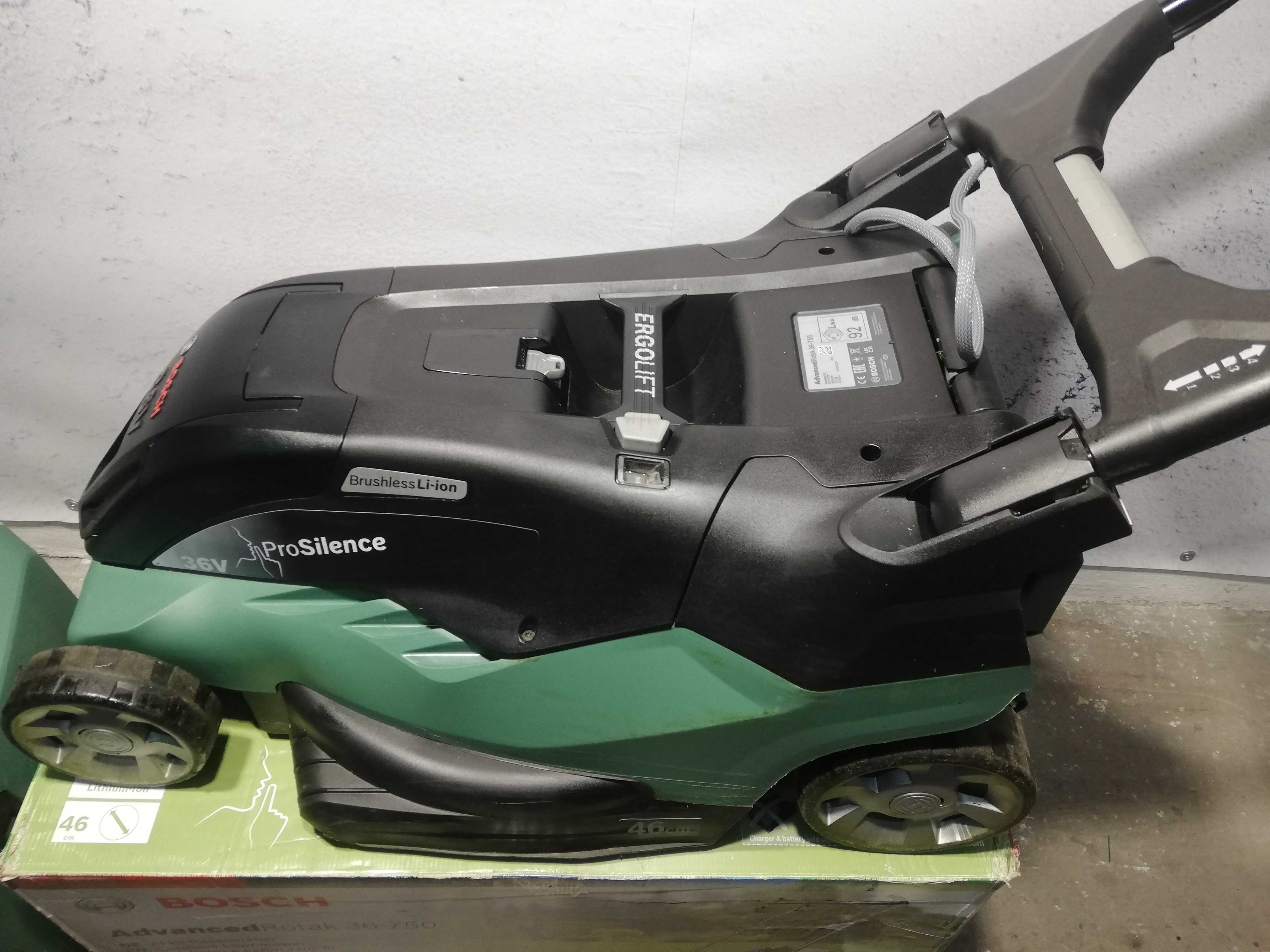 Kosiarka Akumulatorowa Bosch AdvancedRotak 36/750 46cm > Z Bateriami