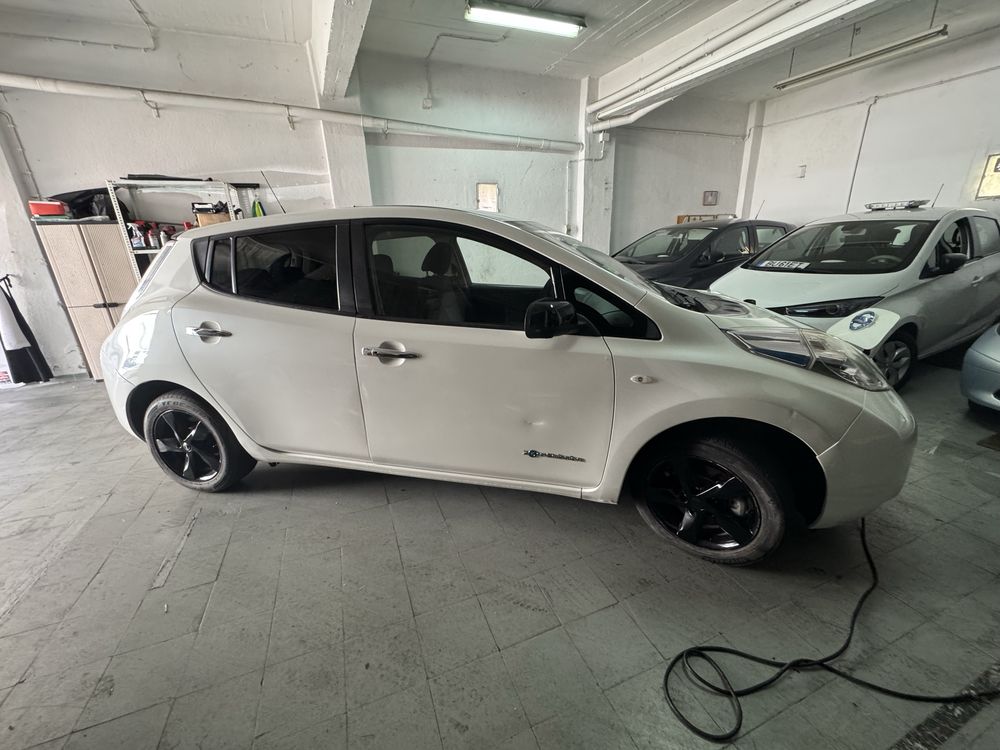 Nissan leaf black edition
