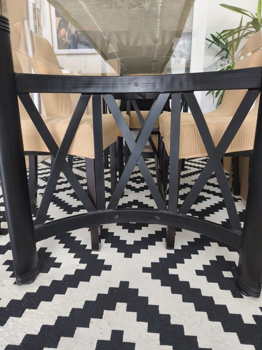 Mesa de Sala com oferta das cadeiras