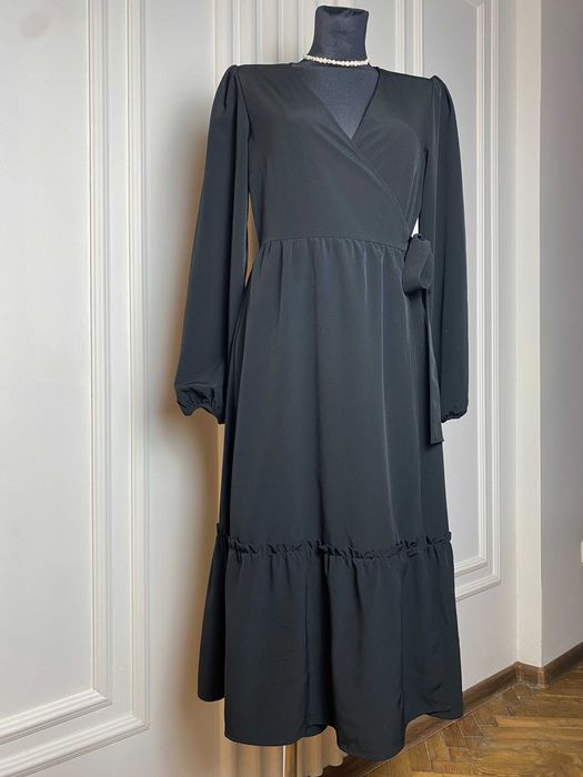 Sukienka długa midi czarna 38 M Monki kopertowa z falbanką klasyczna