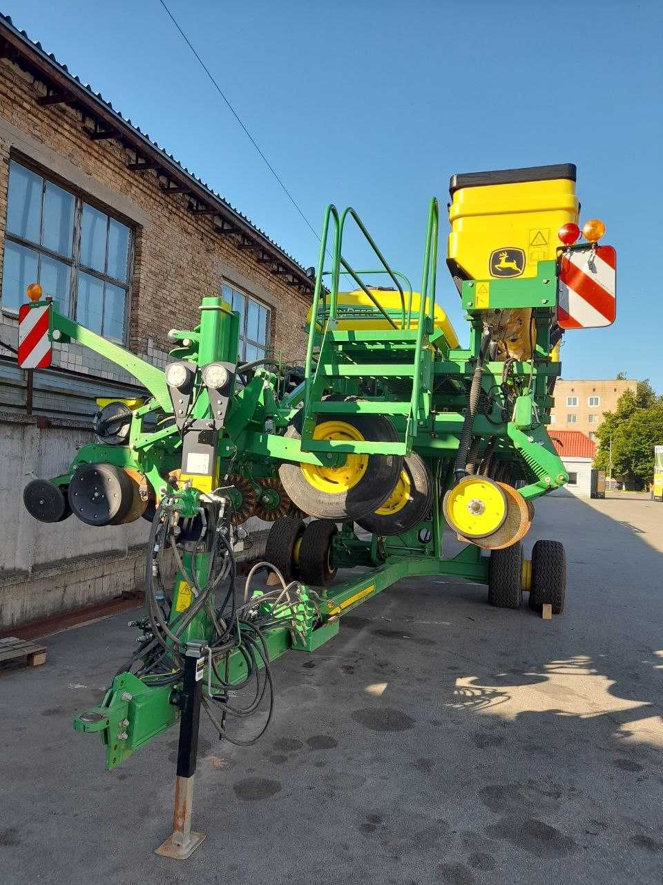 Сівалка точного висіву пневматична John Deere 1745 Готова до сезону