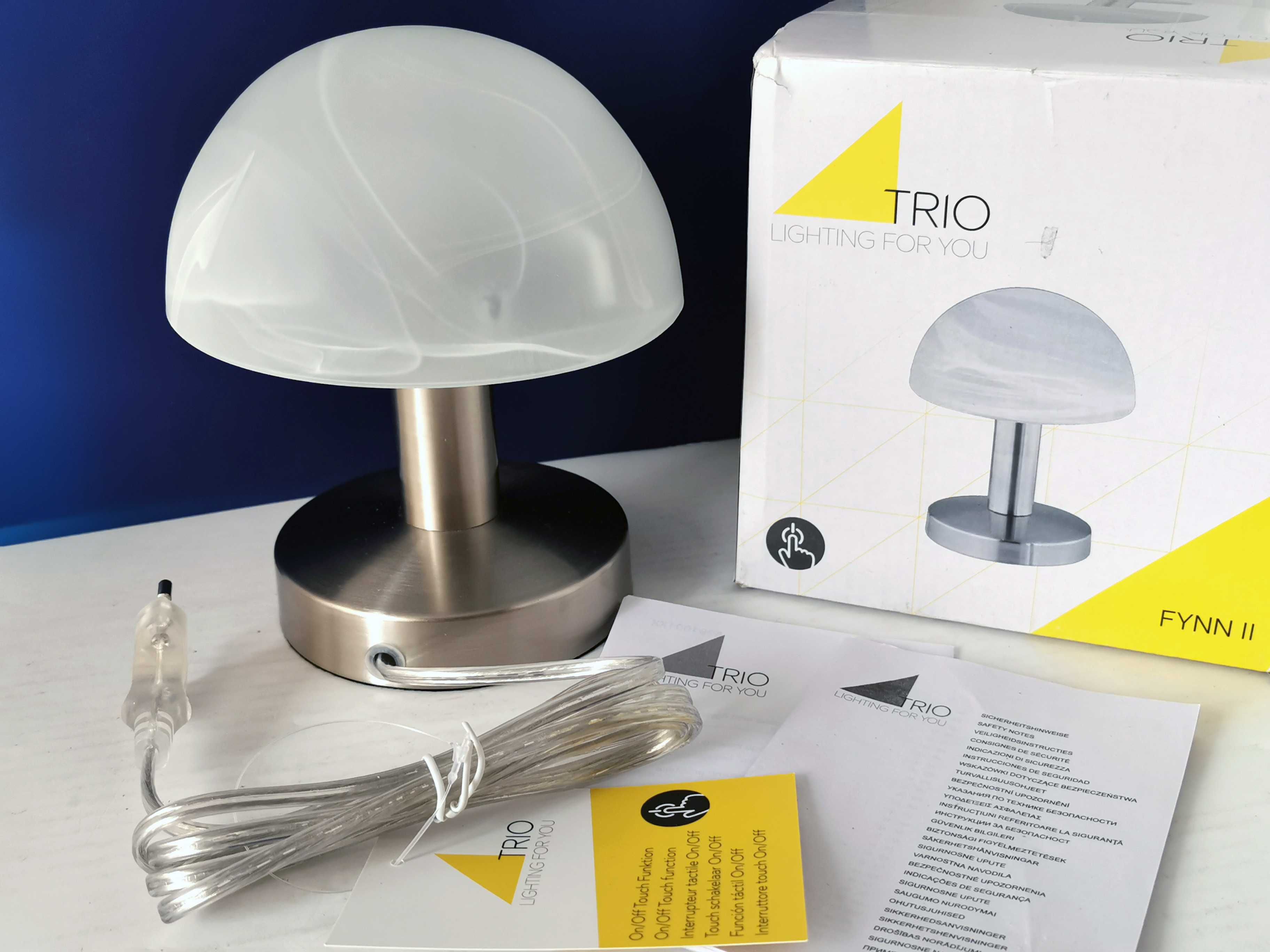 Lampa stołowa Trio FYNN II srebra 40 W Dotykowa Ściemnialna