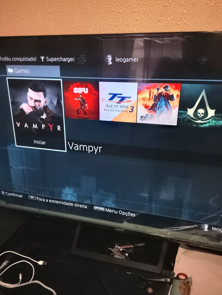 Vendo Ps4 Slim 1TB desbloqueada firmware 11.00