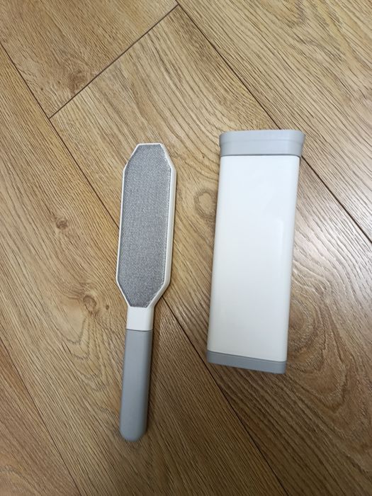 Щітка для чищення одягу