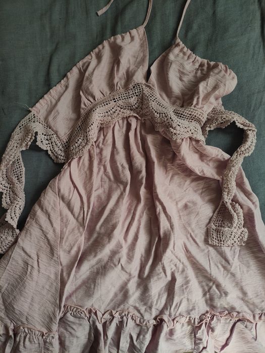 Легка літня сукня на зав'язках