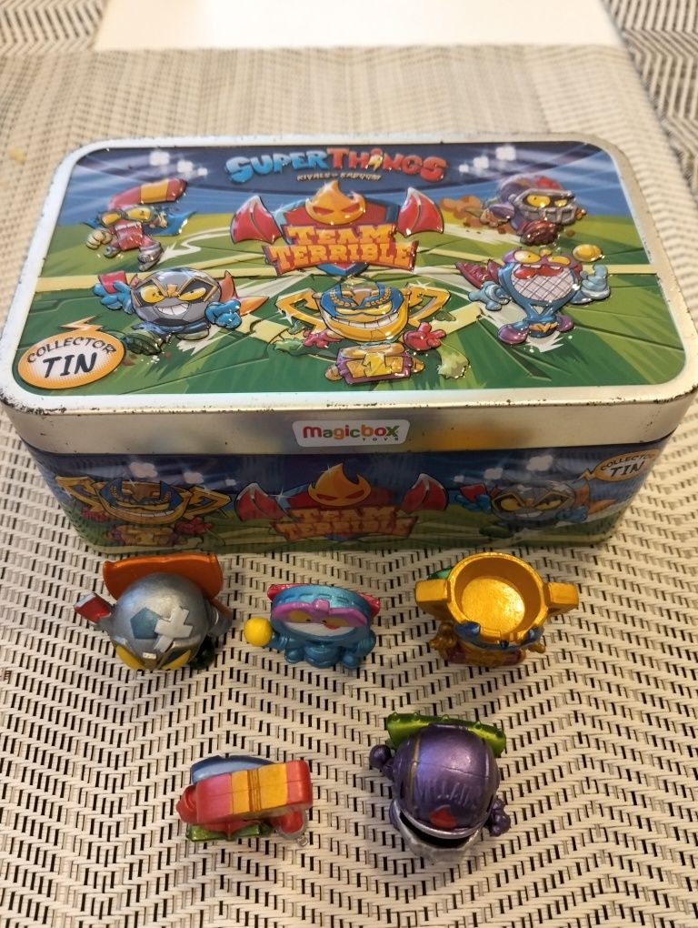 Super zings box. Super Things magic box. Puszka super zings +5 figurek