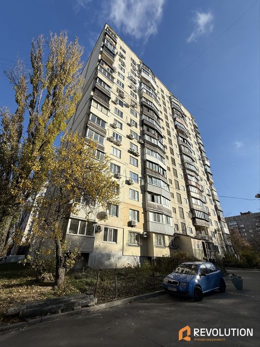 Без%, Липківського 24, 1-кім, 6 поверх, Вакзальна 17 хв.