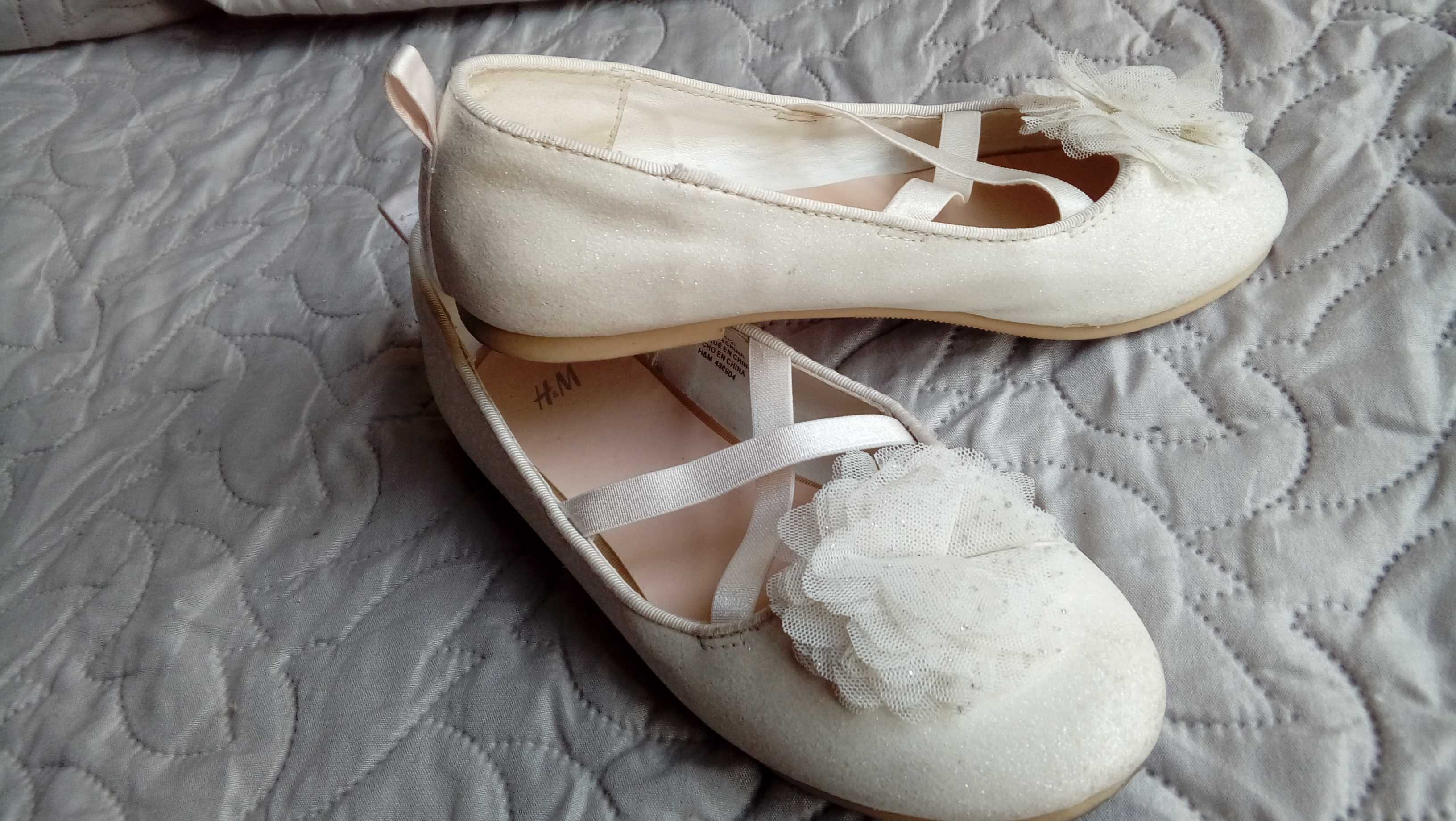 buty baletki z kwiatuszkiem H&M rozm 32,33 kremowy, beżowy