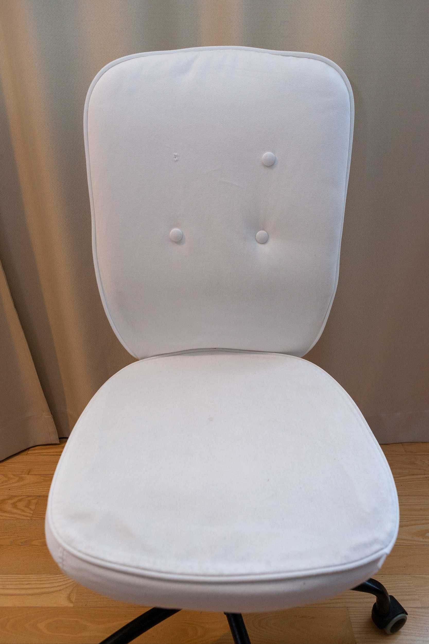 Wygodne i zgrabne krzesło komputerowe Ikea Lillhojden