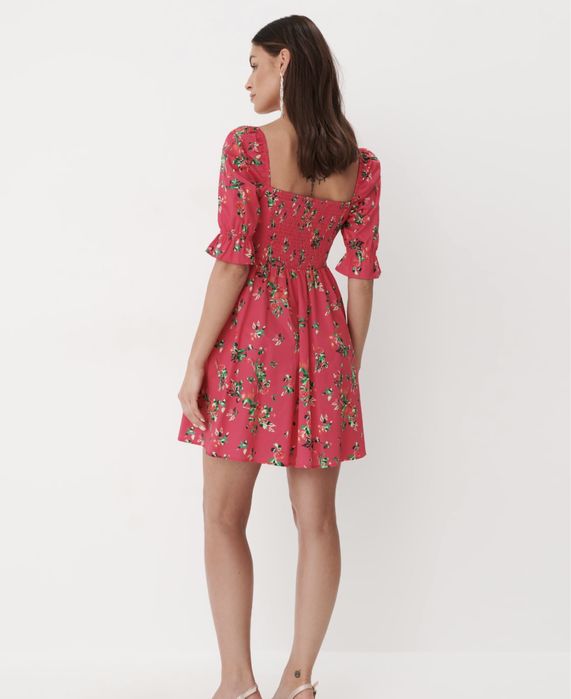 Sukienka mini z dekoltem serce