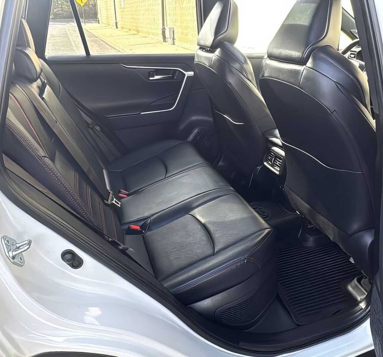 Toyota RAV4      2022