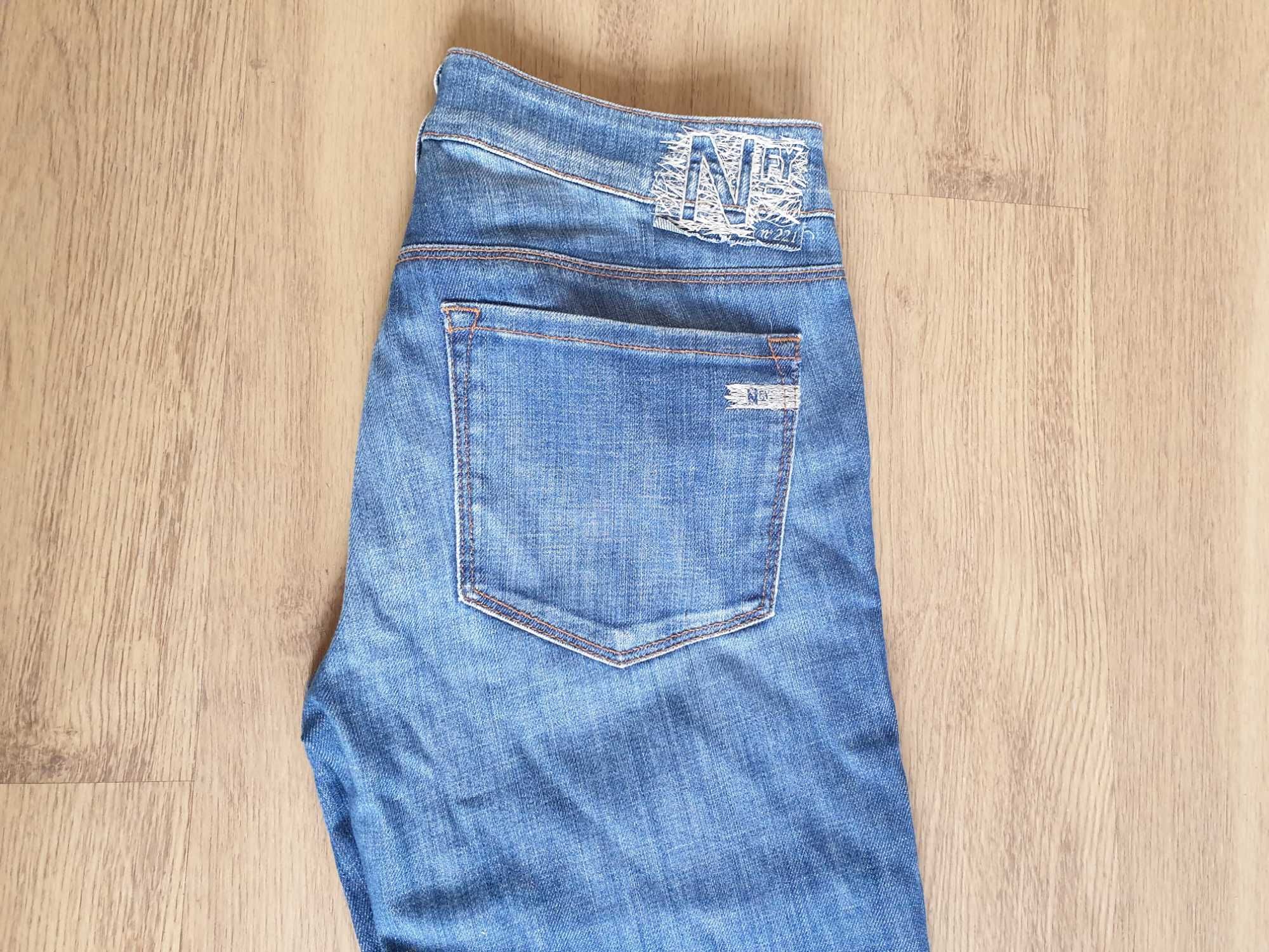 Super Jeansy made in italy spodnie rozszerzane niebieskie przecierane