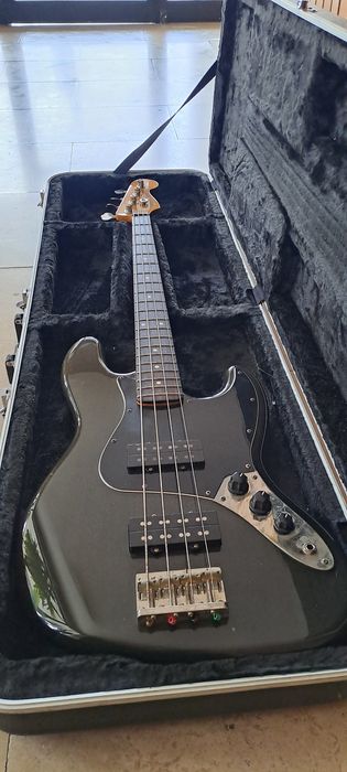 Baixo Fender Jazz Bass