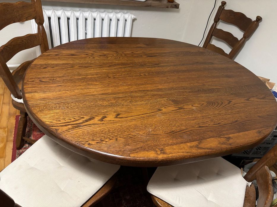Stół dębowy z krzesłami