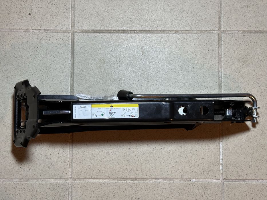 Оригінальний домкрат Ауді Audi Q5 кю5