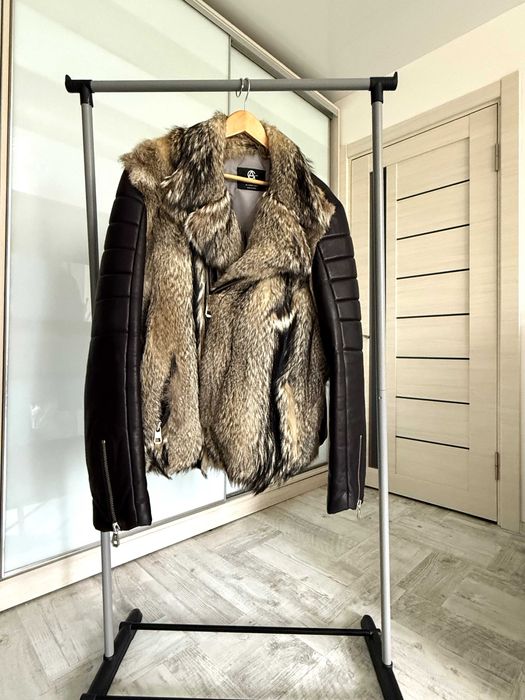 Чоловіча зимова куртка з хутром вовка