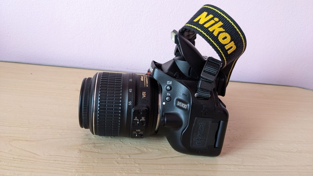 Nikon D5100 AF-S 18-55 G VR пробіг менше 2 тисяч,  з  картою на 64 Gb