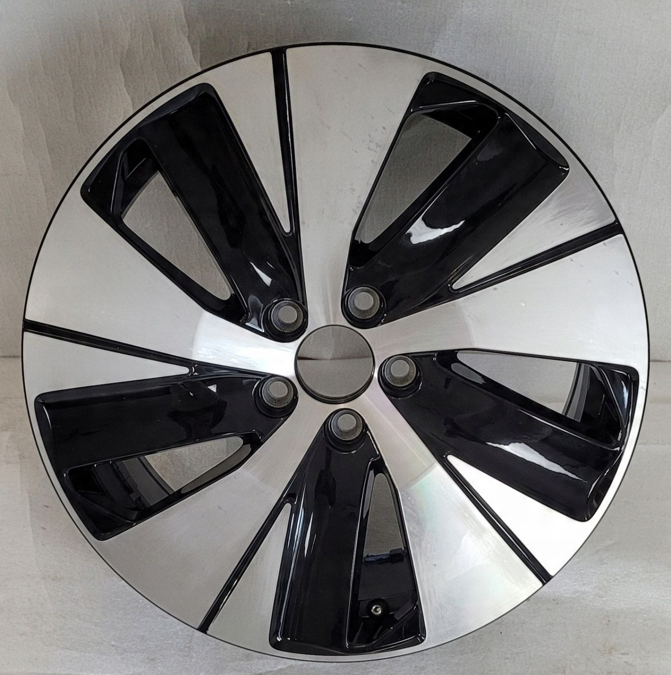FELGA VOLVO XC40 XC60 II 7,5x18 18 ET50,5 5x108 31680403
