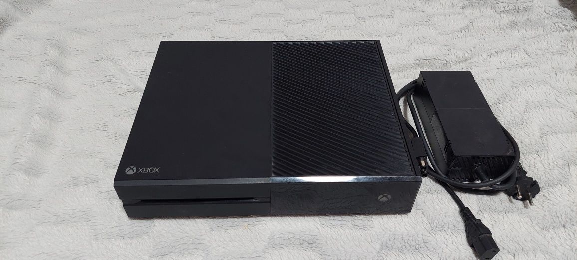 Продам приставку Xbox one
