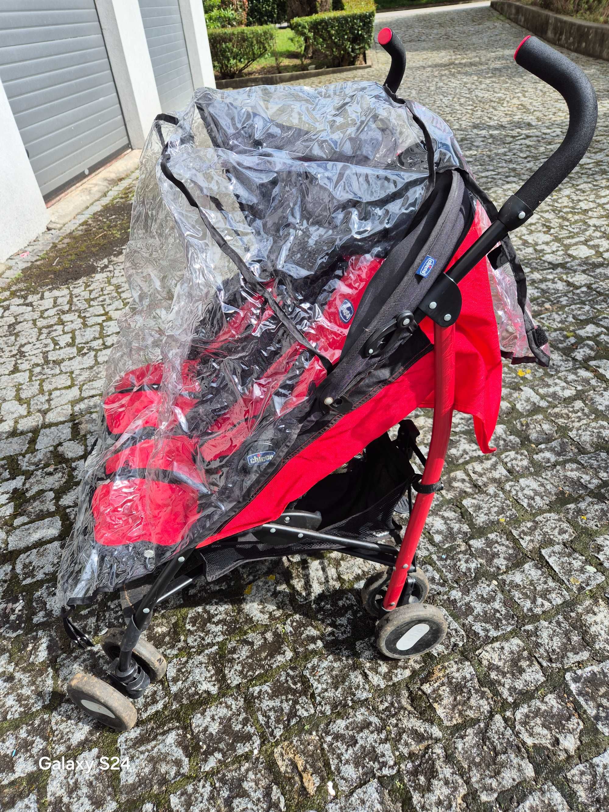 Chicco Carrinho de Gémeos Echo Twin Garnet
Em bom estado e com capa.