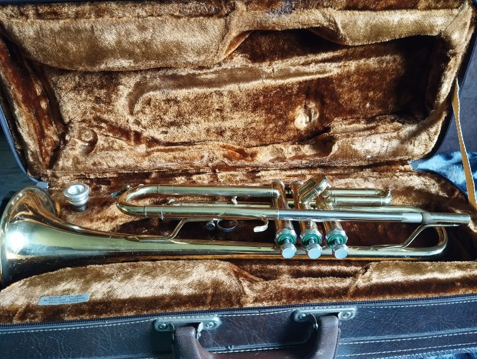 Trąbka marki Bufon w zestawie futerał