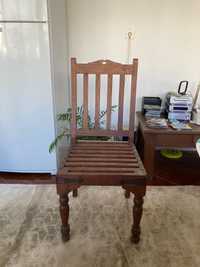 Cadeira vintage de madeira maciça